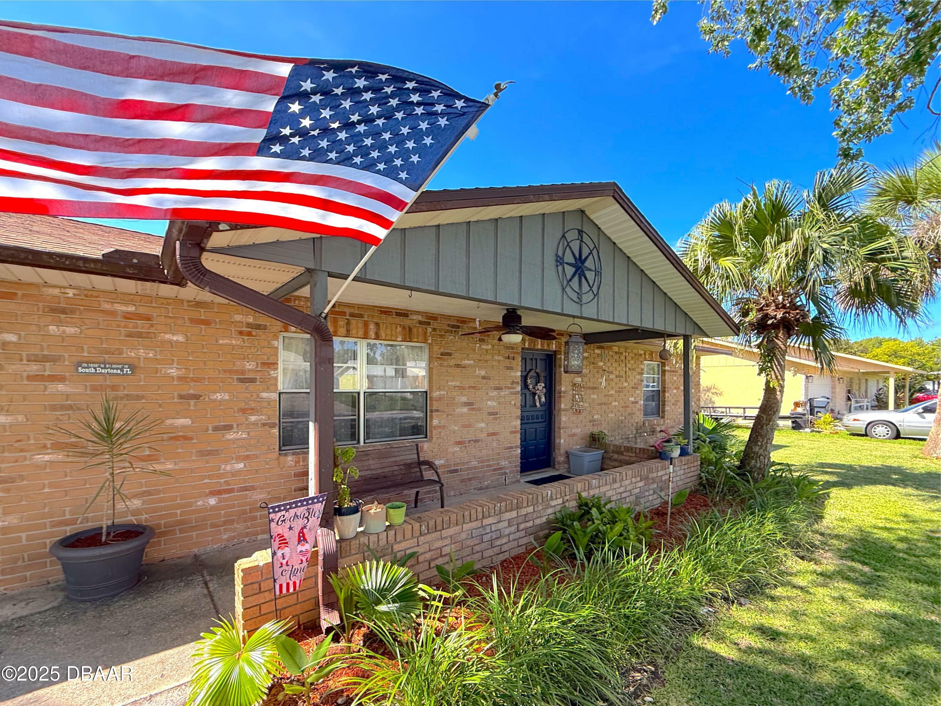 Property Photo: 799 Aspen Drive FL 32119