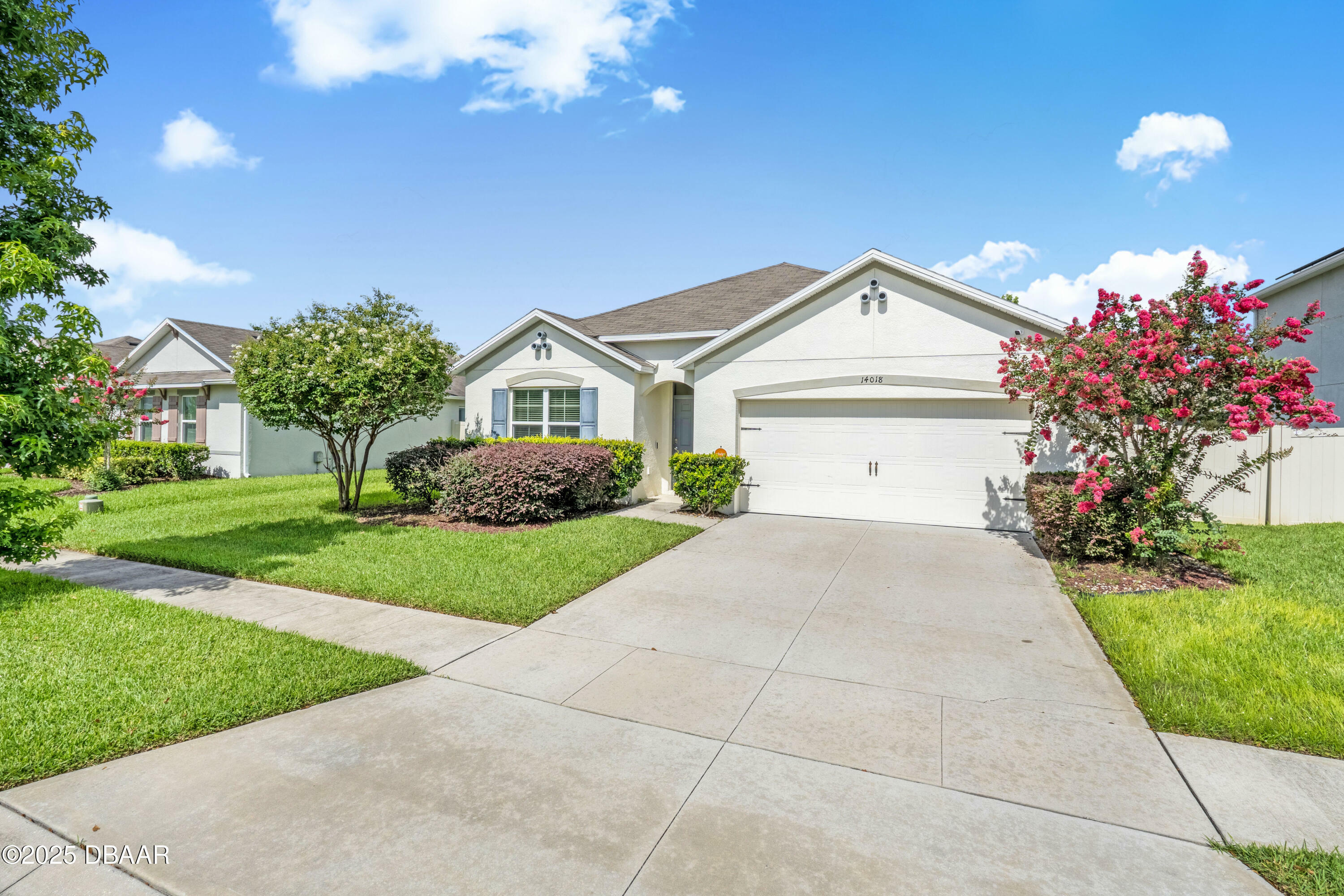 Property Photo: 14018 Willow Grace FL 32824