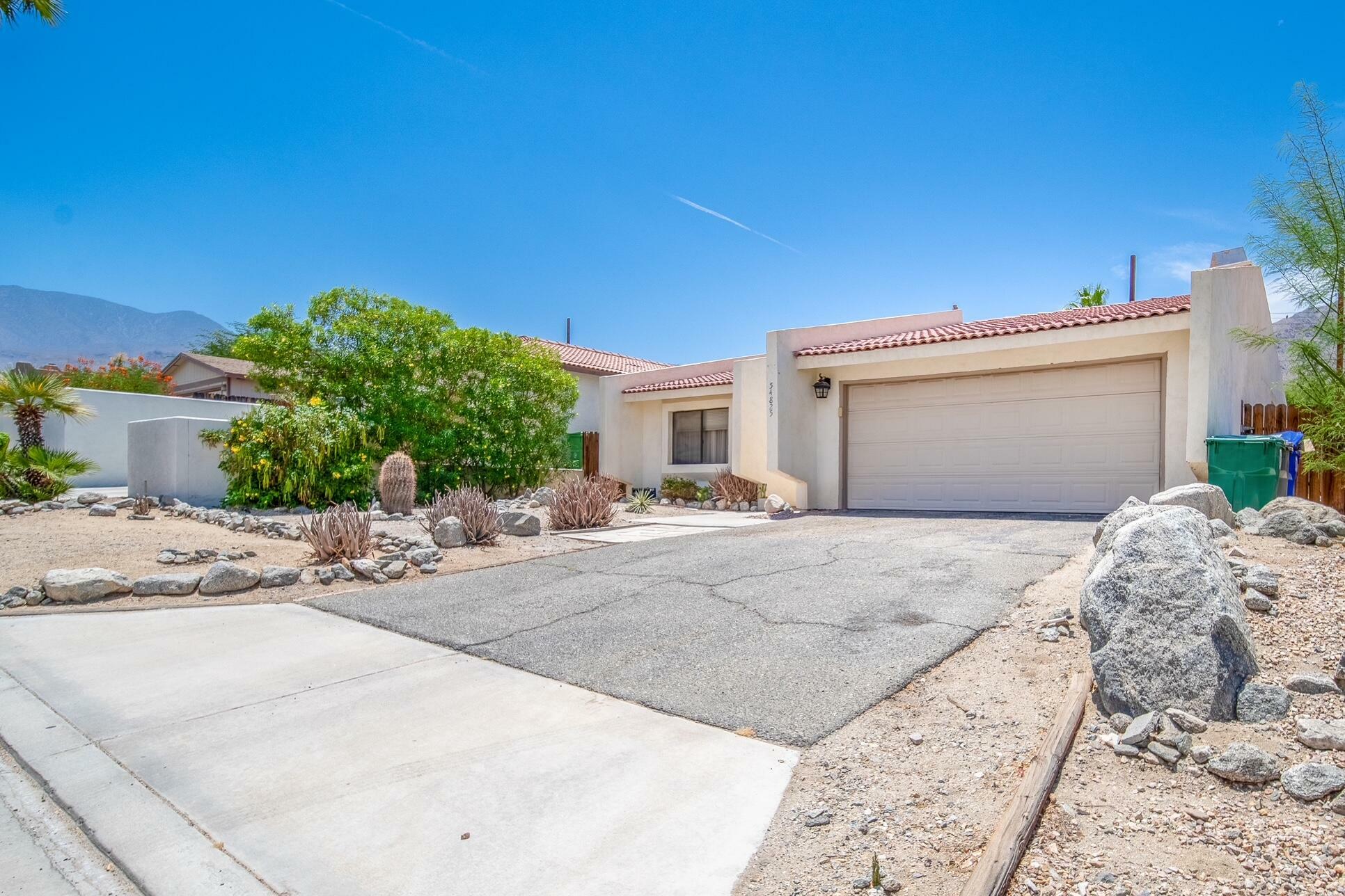 Property Photo: 54825 Avenida Carranza CA 92253