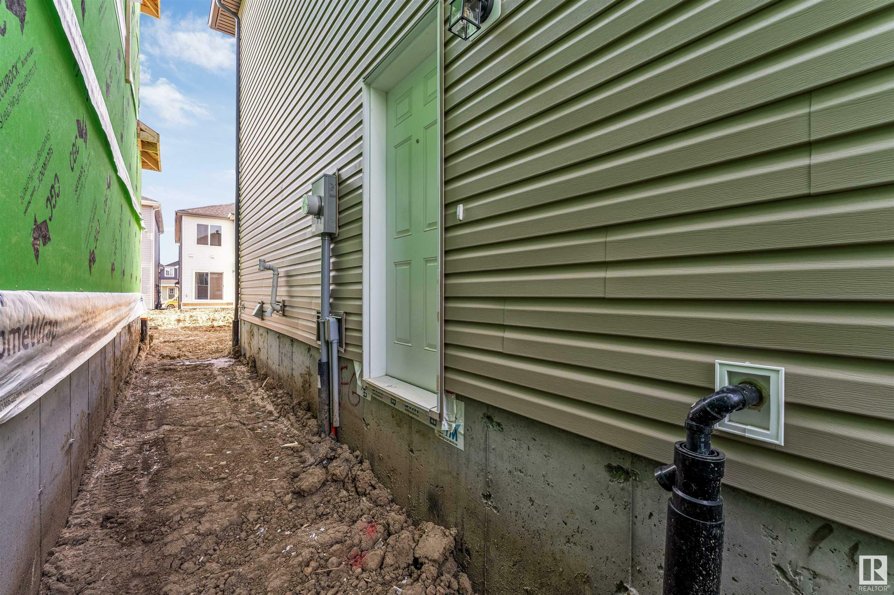 Property Photo: 1216 13 Ave NW AB T6T 2W2