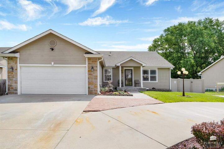 Property Photo: 1331 Spring Hill Drive KS 66441