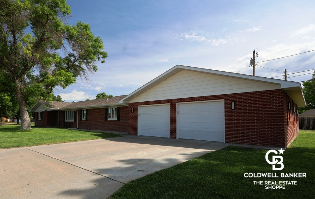 Property Photo: 304 Epperson Drive KS 67871