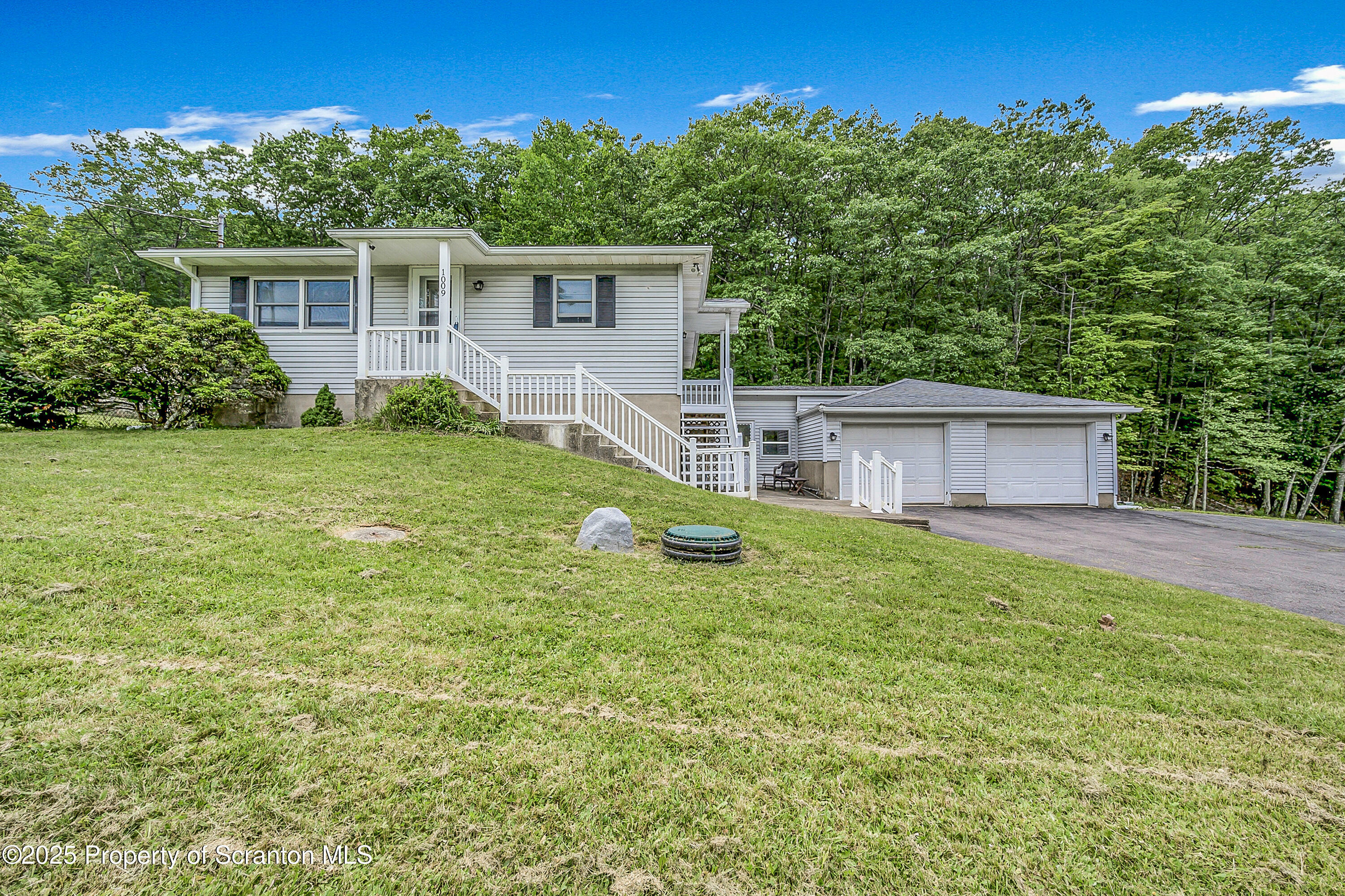 Property Photo: 1009 Newton Road PA 18411