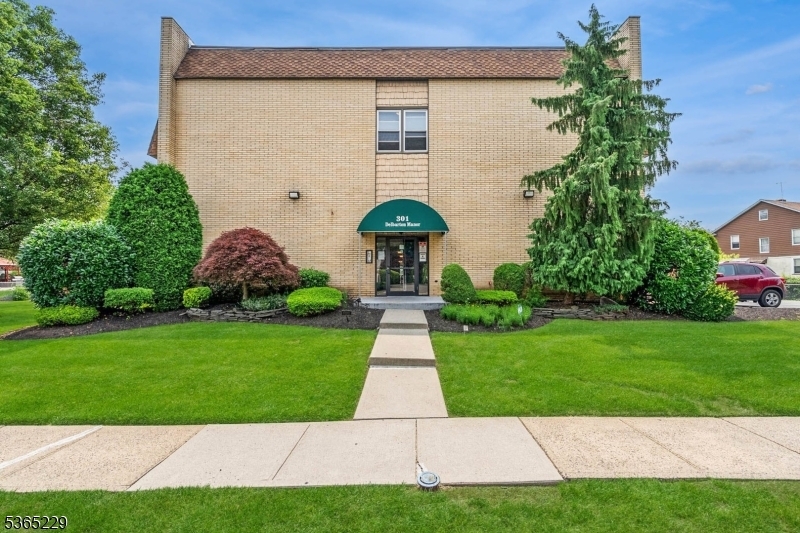 Property Photo: 301 W Morris Ave B-4 NJ 07036