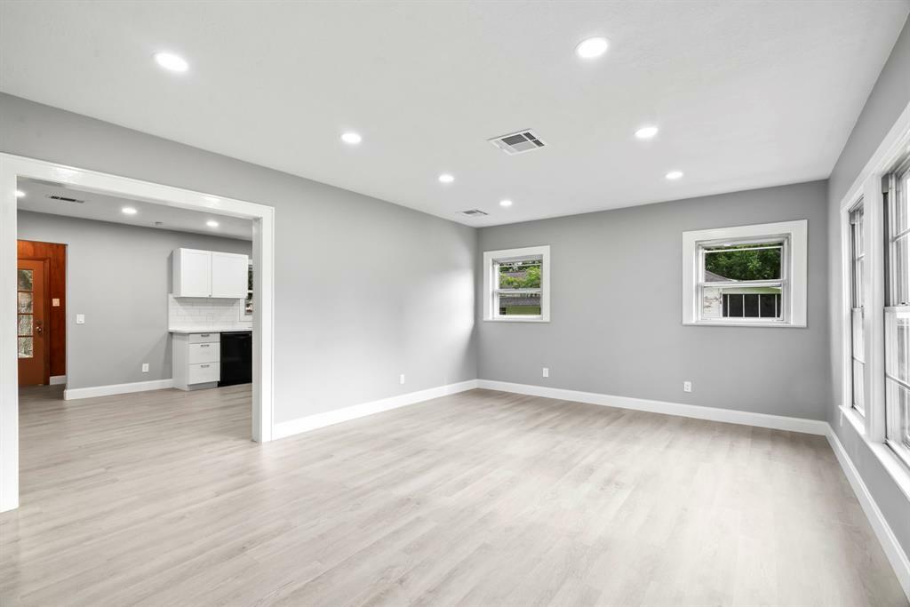 Property Photo: 1313 Elm Street TX 77520