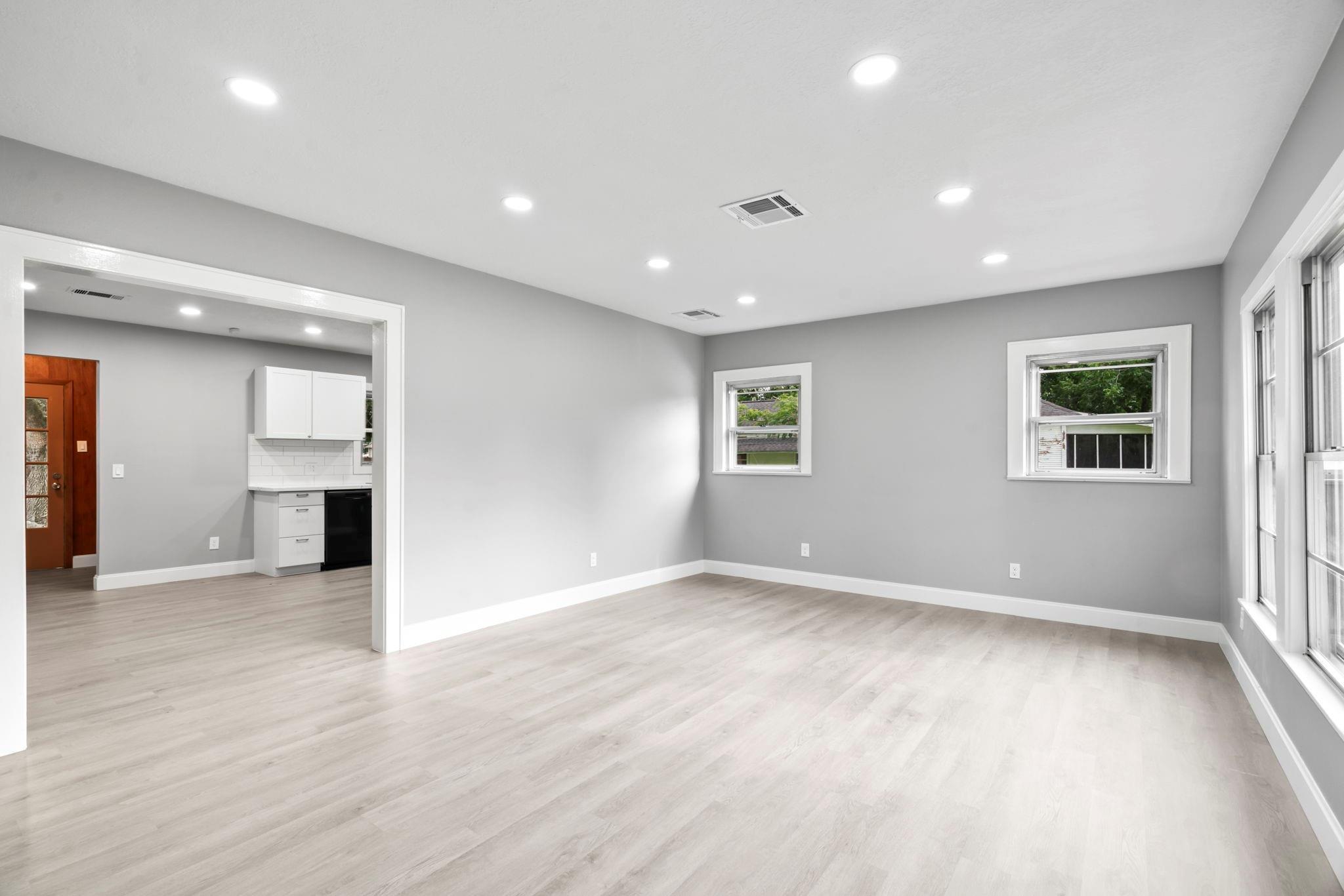 Property Photo: 1313 Elm Street TX 77520