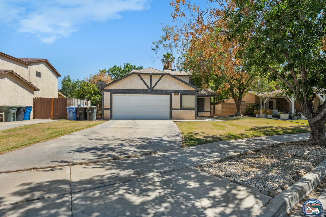 Property Photo: 2571 W Elm Ave CA 92243