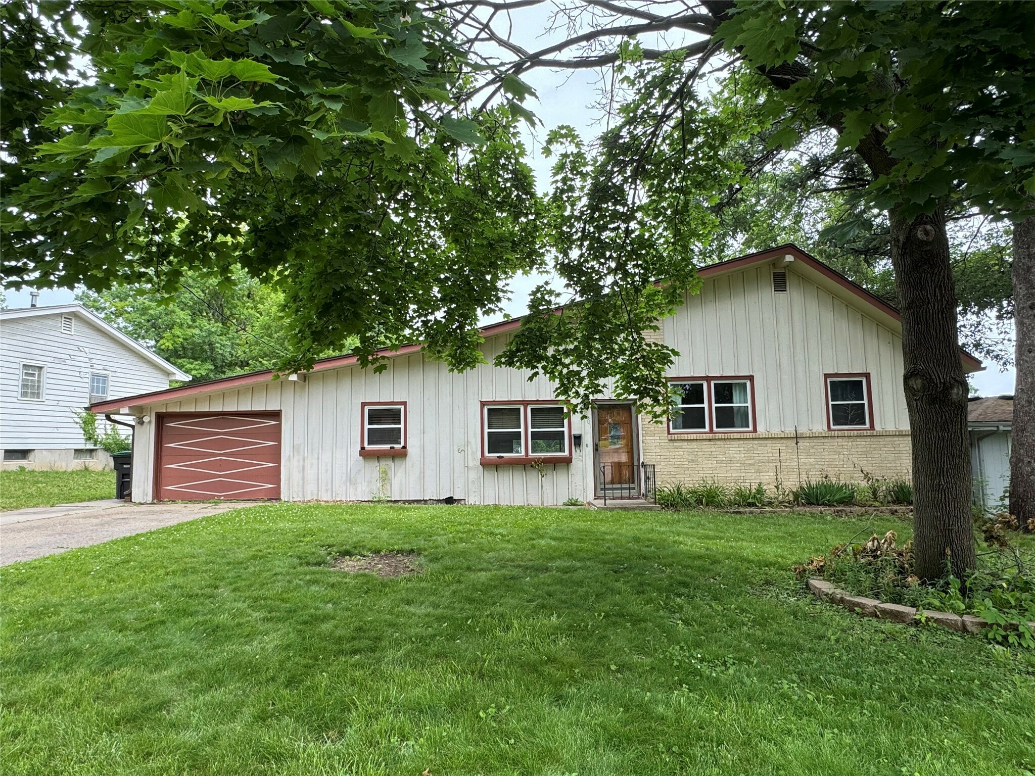 Property Photo: 2601 Sherwood Drive IA 50310