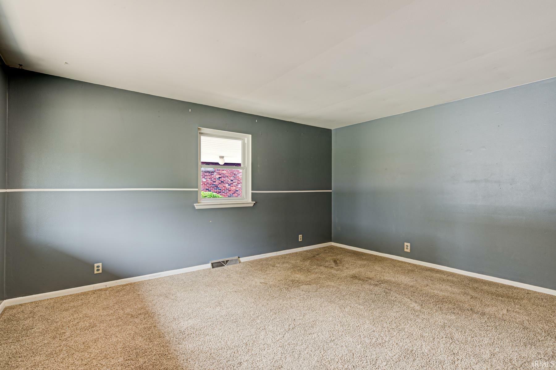 Property Photo:  6412 E Oak Street  IN 47715-3530 