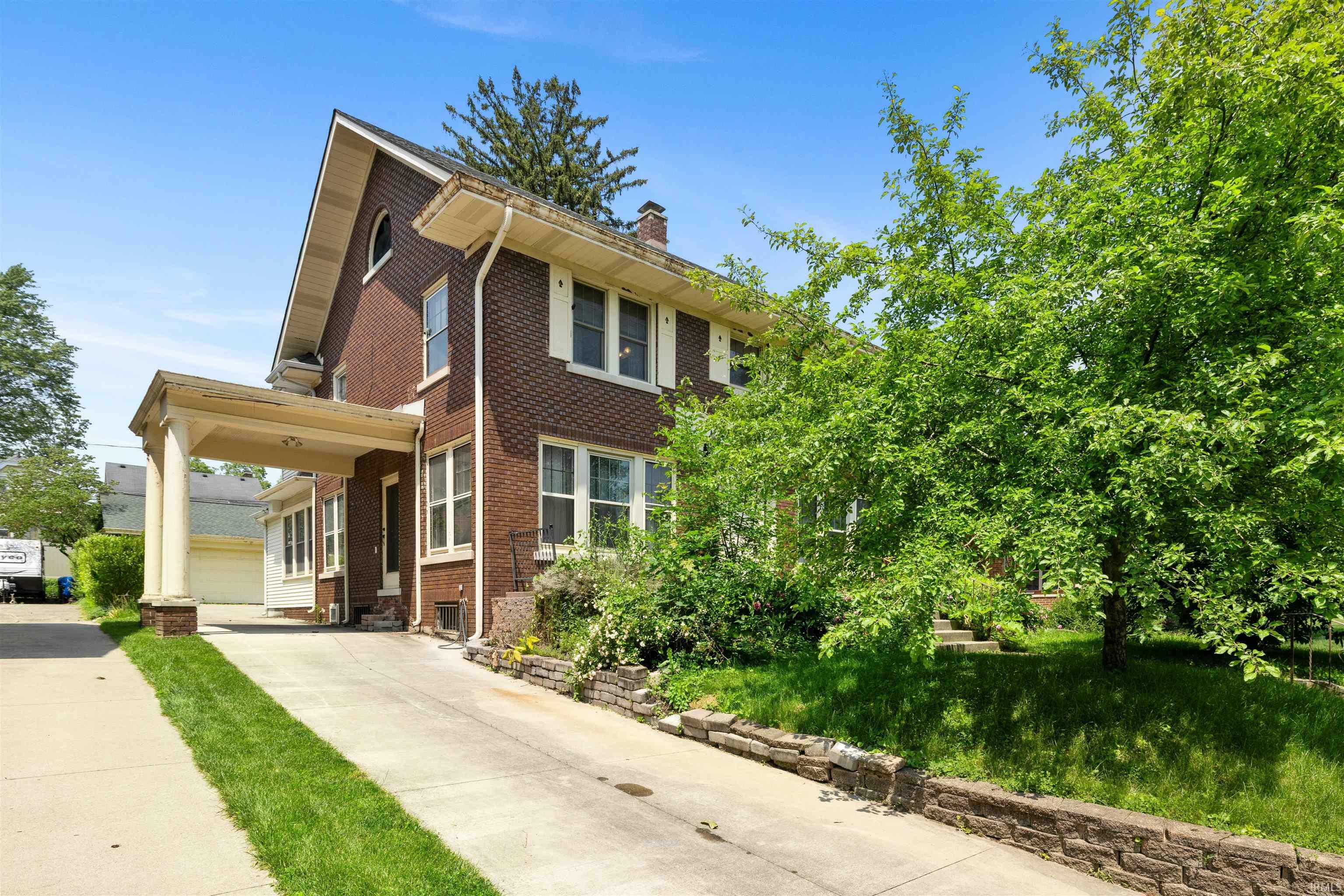 Property Photo: 2131 Kensington Boulevard IN 46805