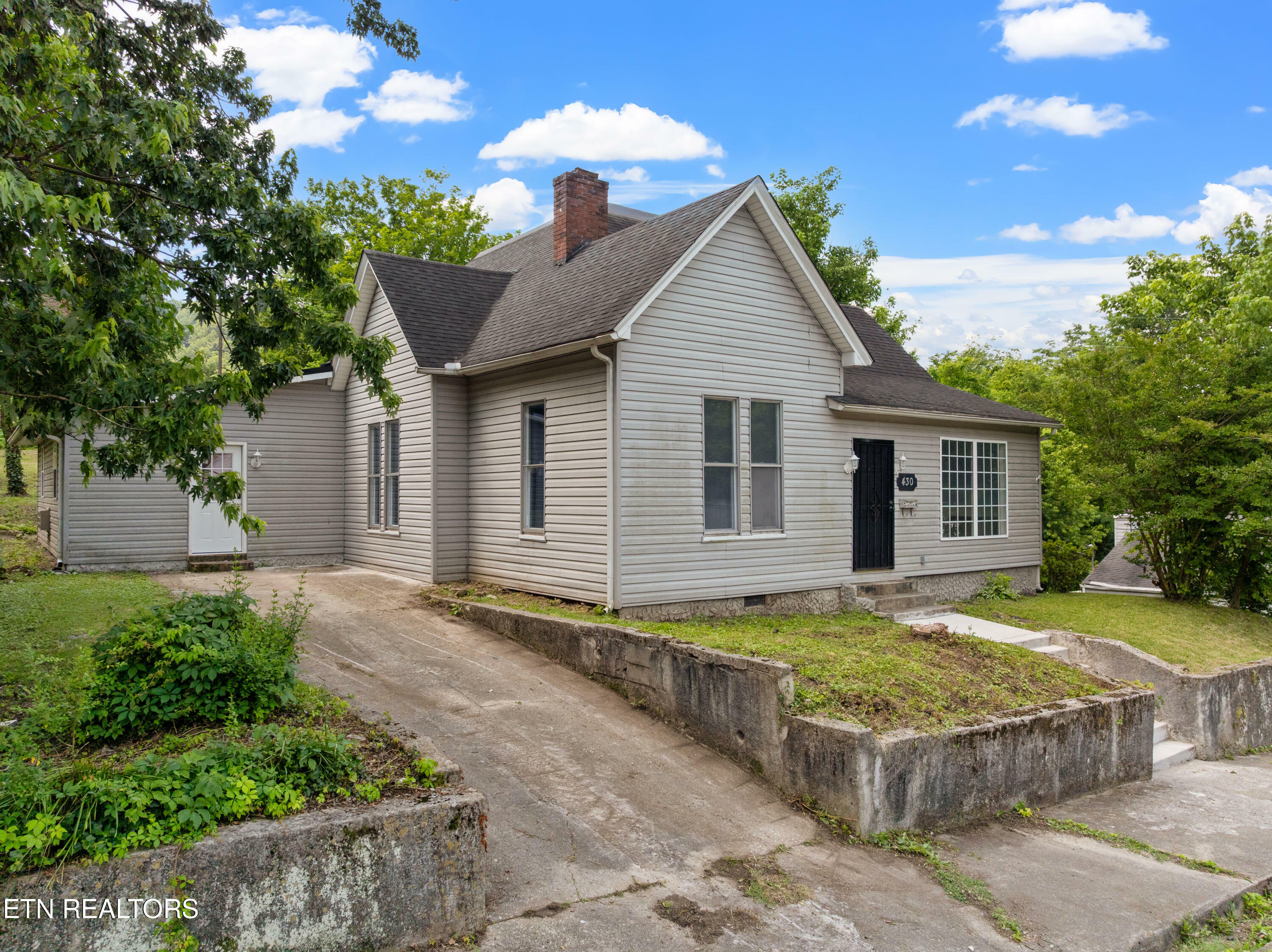 Property Photo: 430 Cumberland Ave TN 37762