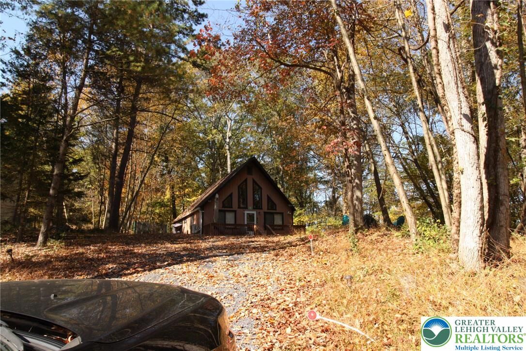 Property Photo: 1121 Kingbird Trail PA 18302