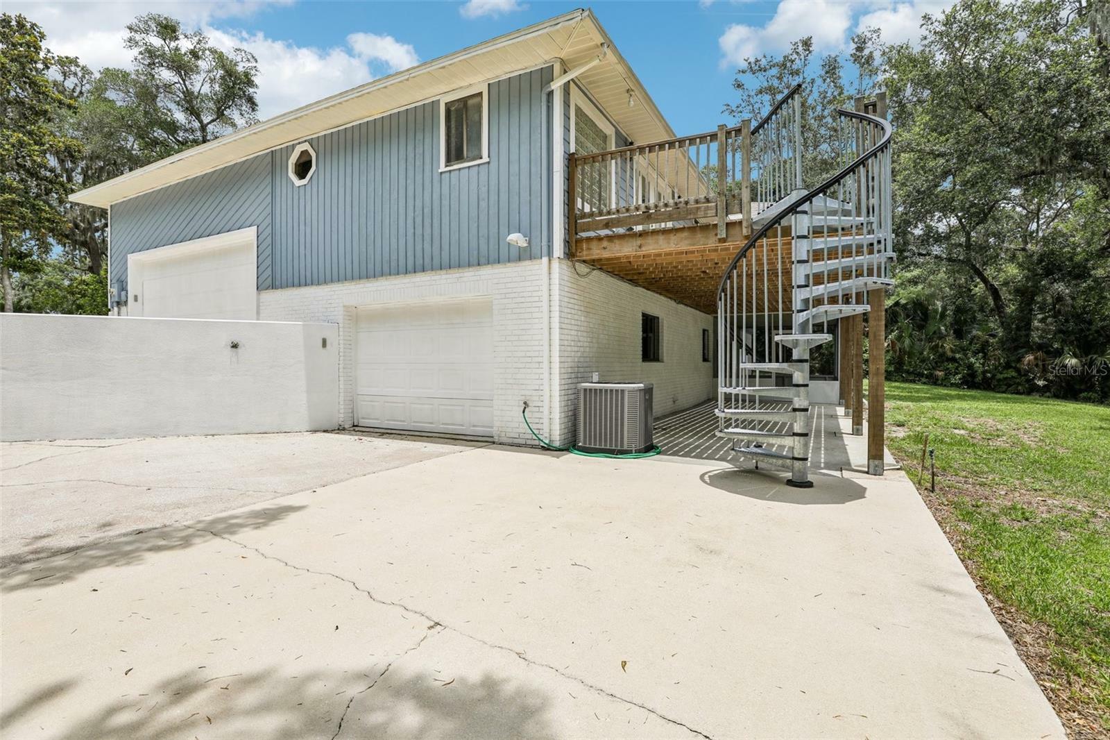 Property Photo: 5836 Spruce Creek Woods Drive FL 32127