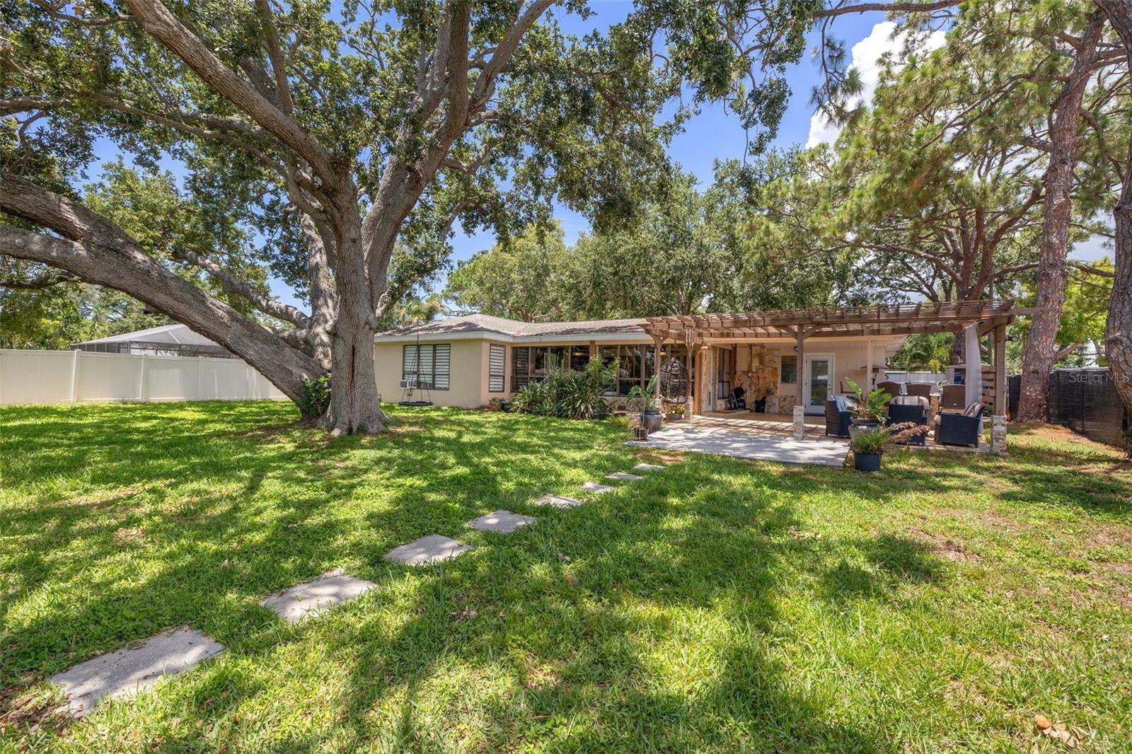 Property Photo: 10730 52nd Avenue N FL 33708