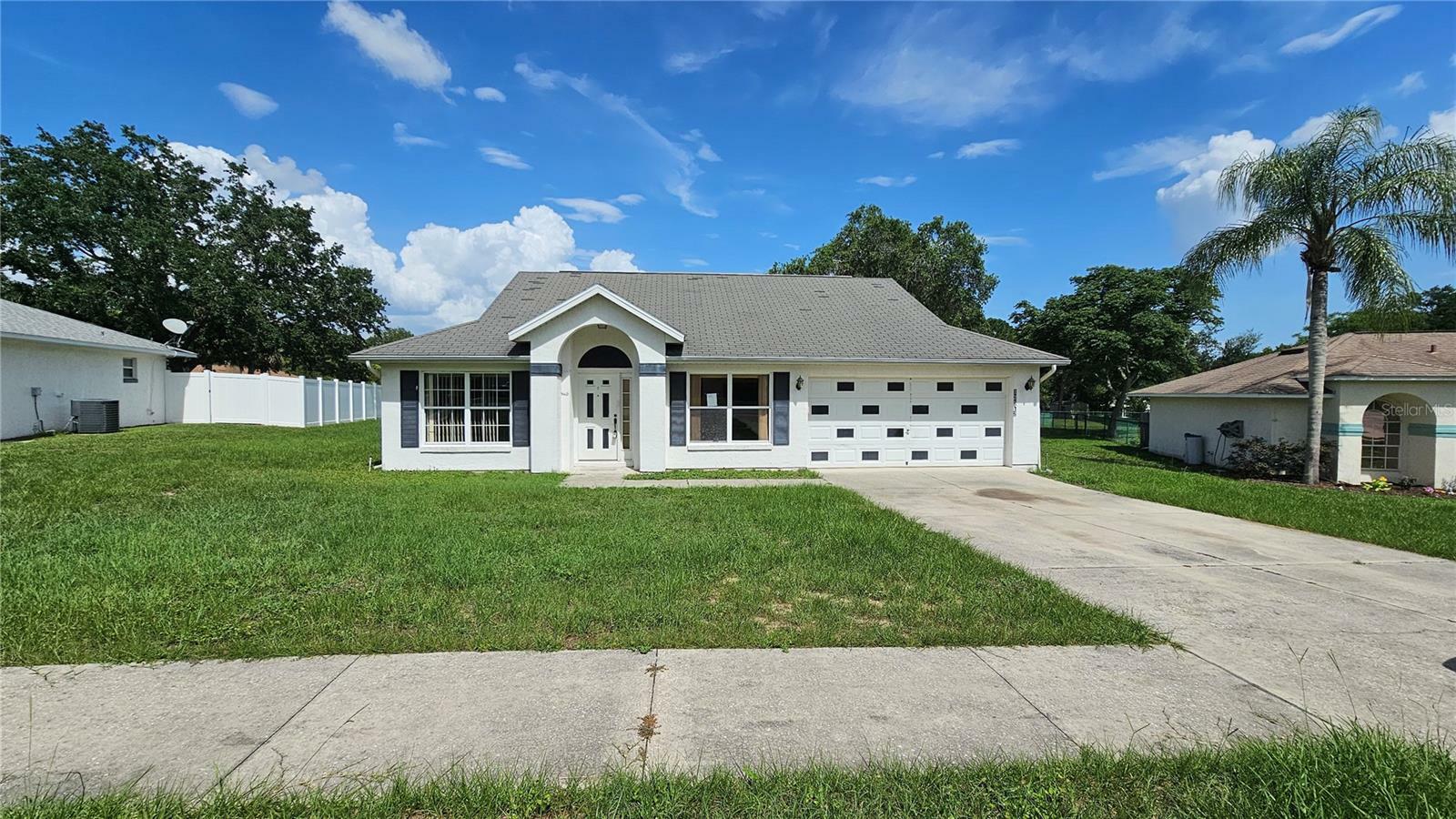 Property Photo: 12512 Draw Dr Drive FL 32735