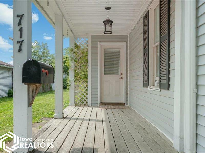 Property Photo: 717 Franklin Street IA 52653