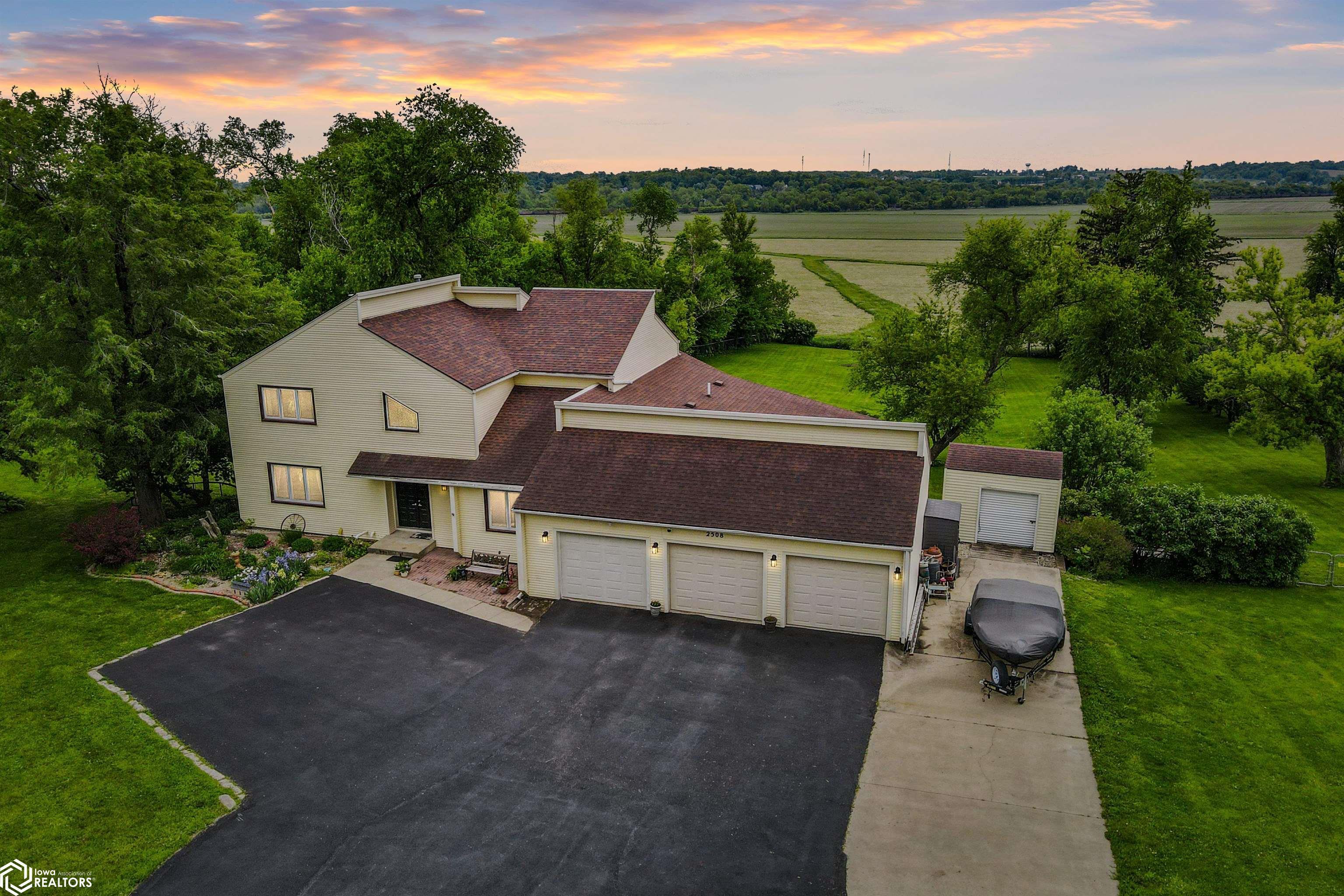 2508 W Lincoln Way  Marshalltown IA 50158 photo