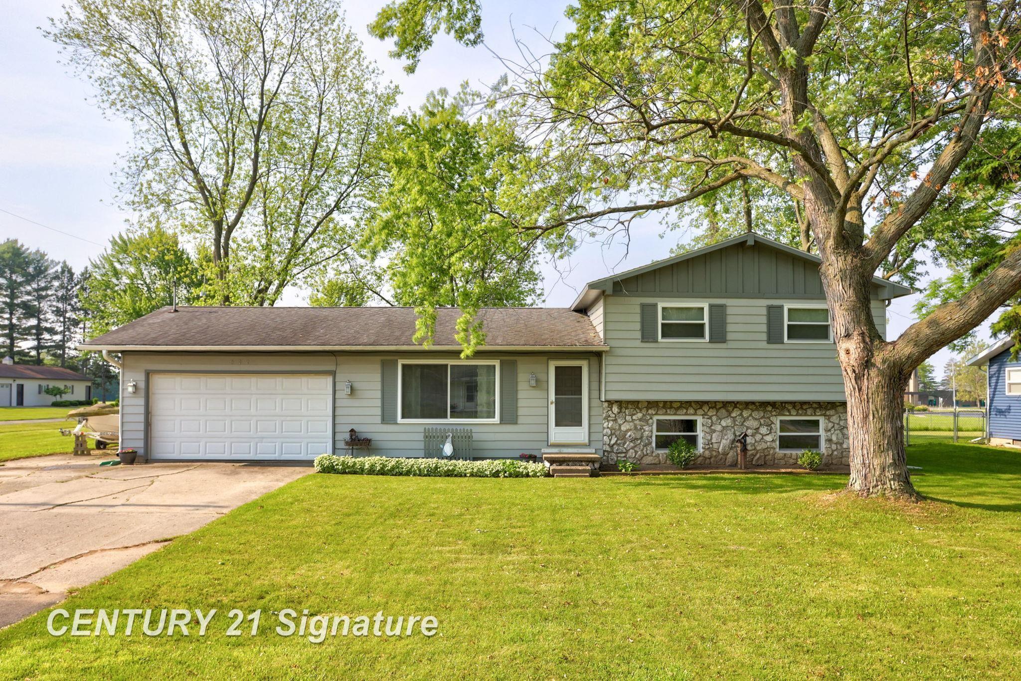 Property Photo:  942 Wheelock Street  MI 48623 