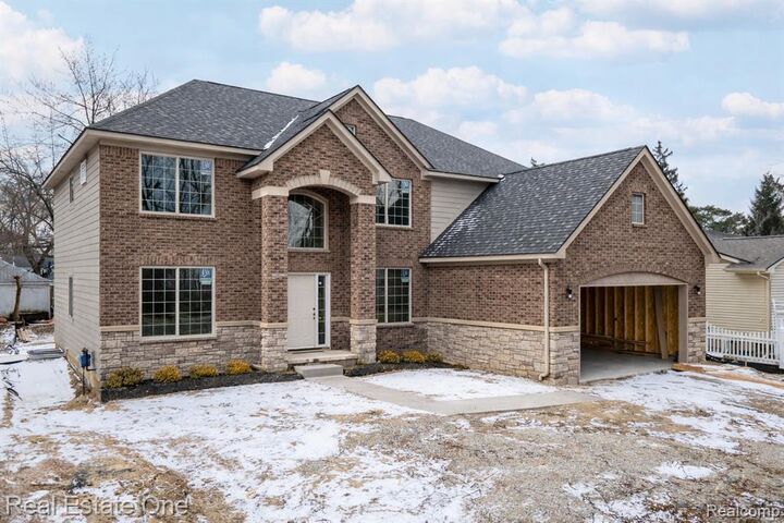 Property Photo:  3122 Frankton Drive  MI 48083 5072 