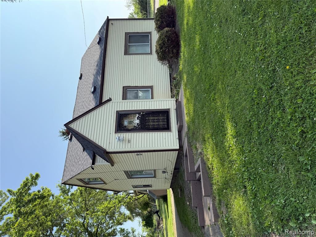 Property Photo: 1226 E Princeton Avenue MI 48505 1755