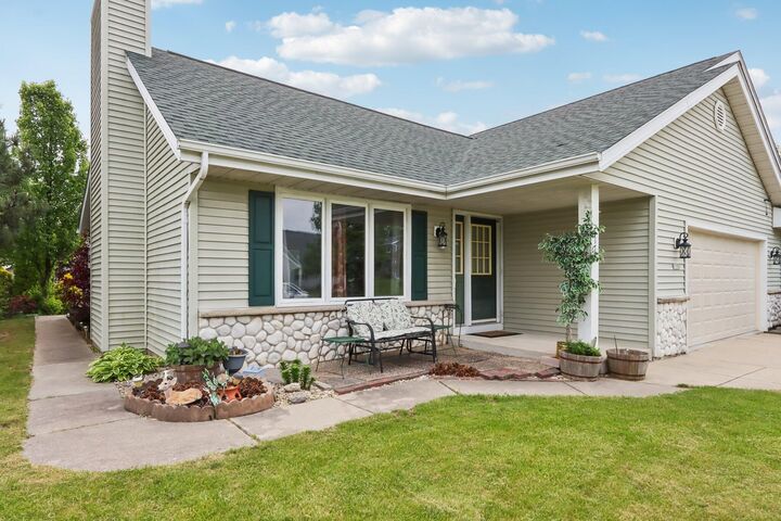 Property Photo: 7170 S Countryside Dr WI 53132
