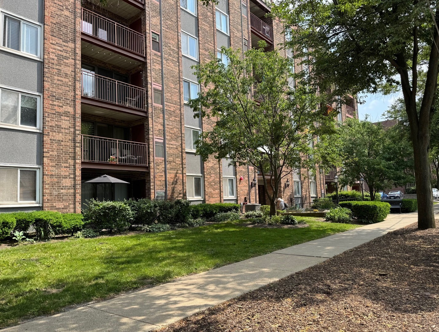 Property Photo: 825 Pearson Street 3A IL 60016