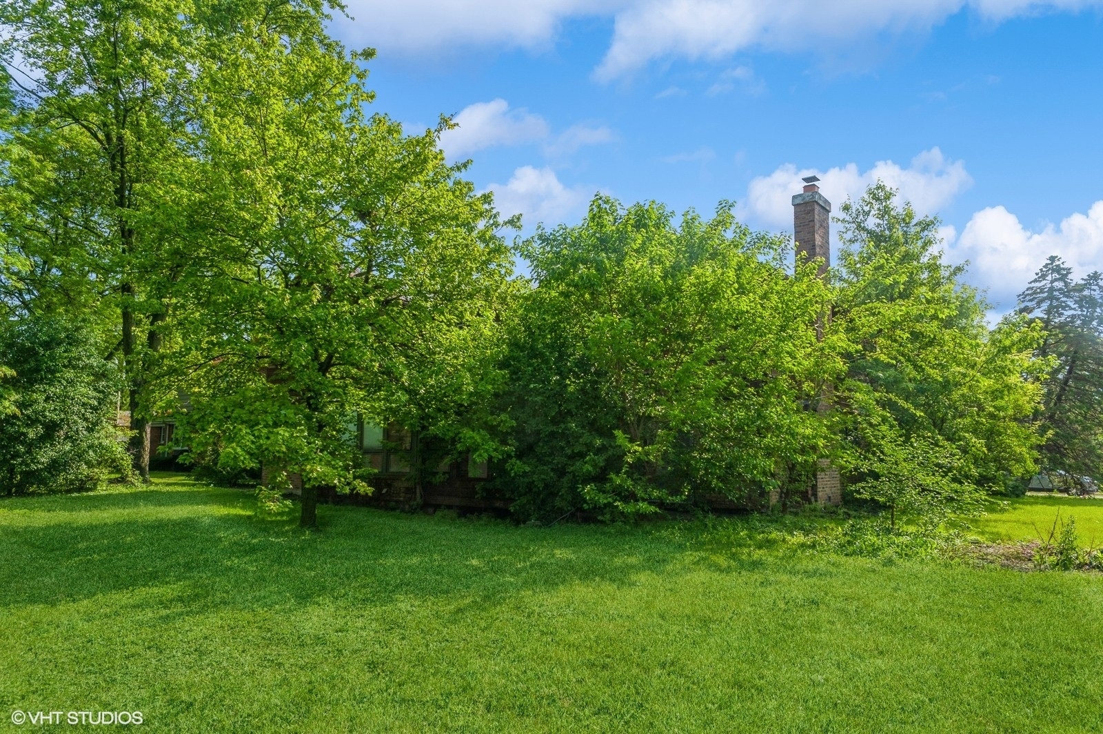 Property Photo: 1940 Cypress Lane IL 60062
