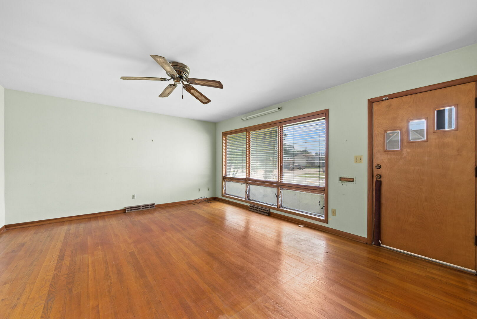 Property Photo: 345 W Jeffery Street IL 60901