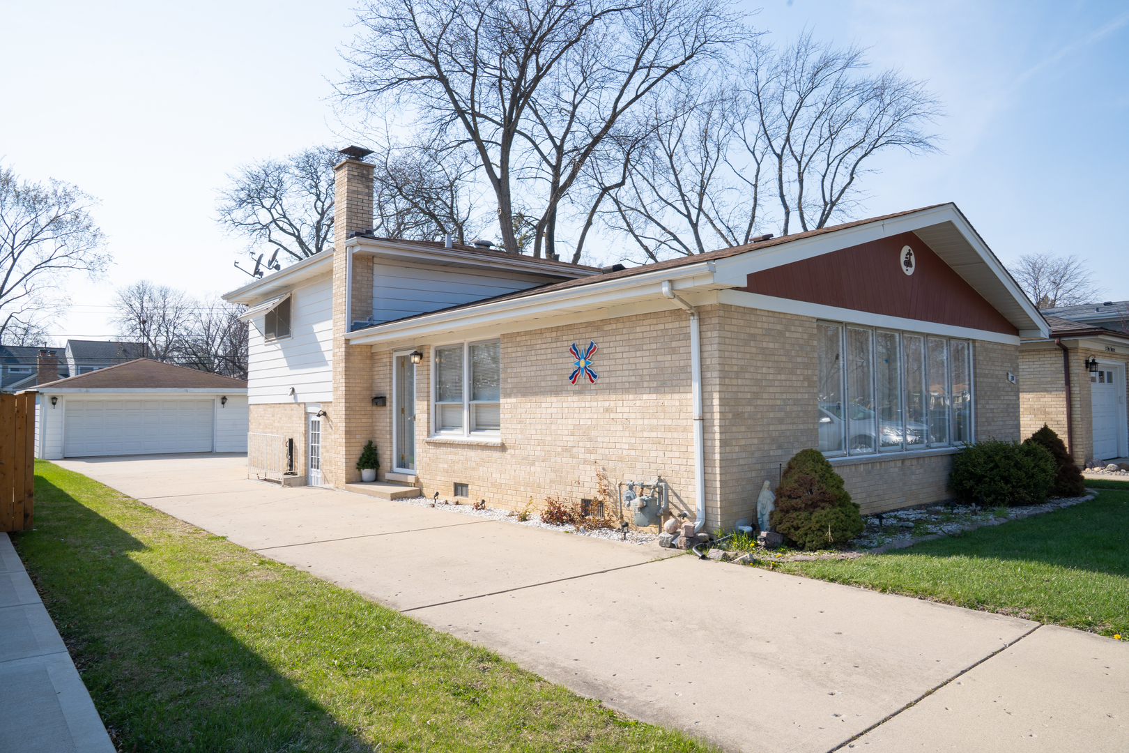 Property Photo:  214 S Mount Prospect Road  IL 60056 