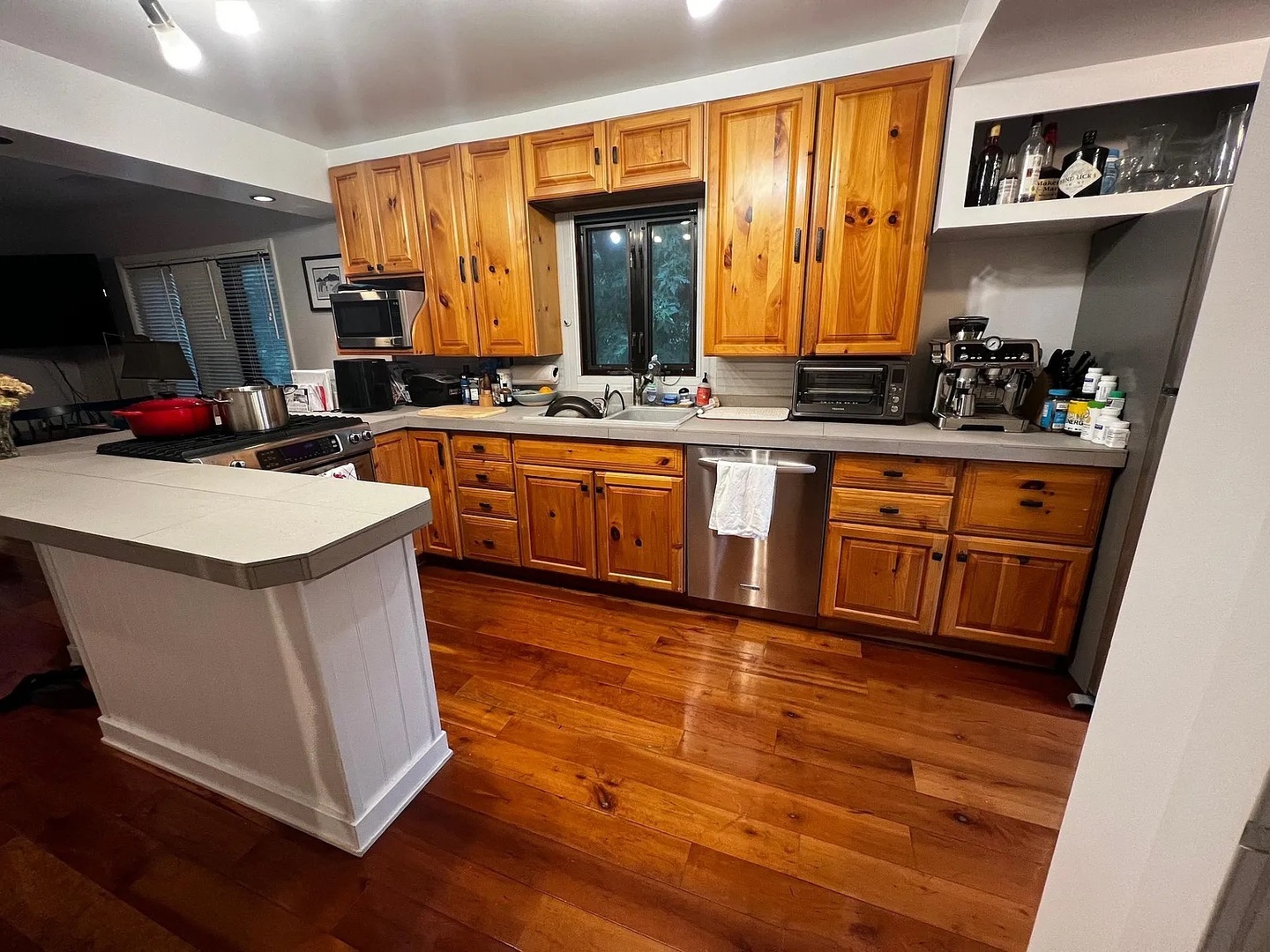 Property Photo: 2128 N Hoyne Avenue 2 IL 60647