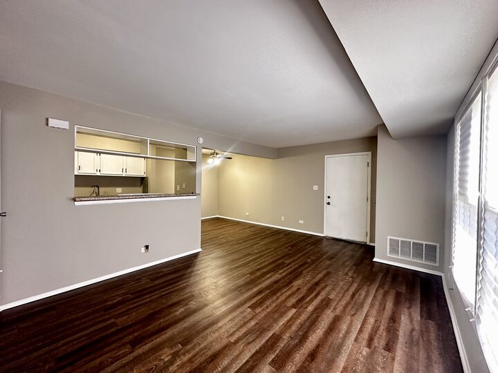 Property Photo:  1401 N Glen Circle D  IL 60506 