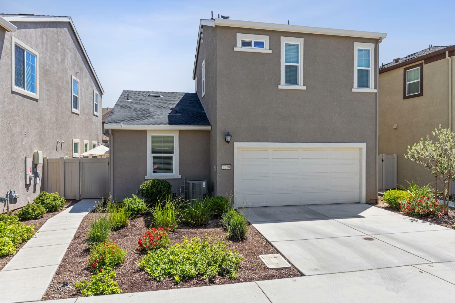 Property Photo: 1570 Parkside Way CA 95747