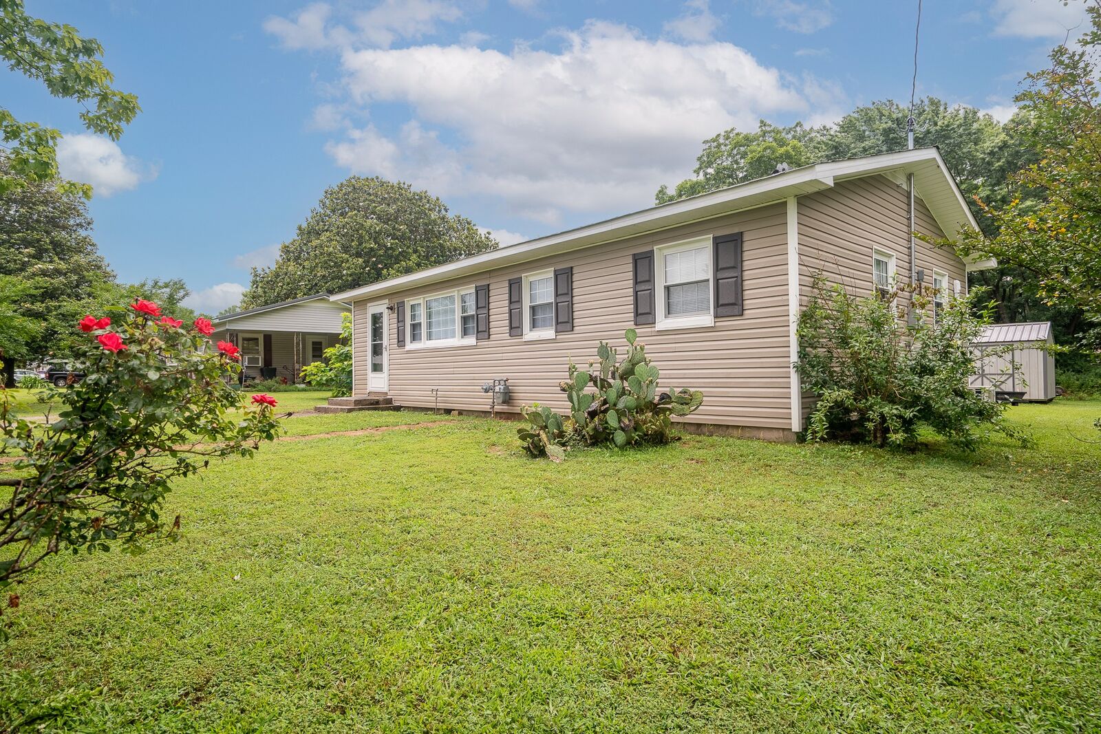 Property Photo:  502 N Main St  TN 38469 