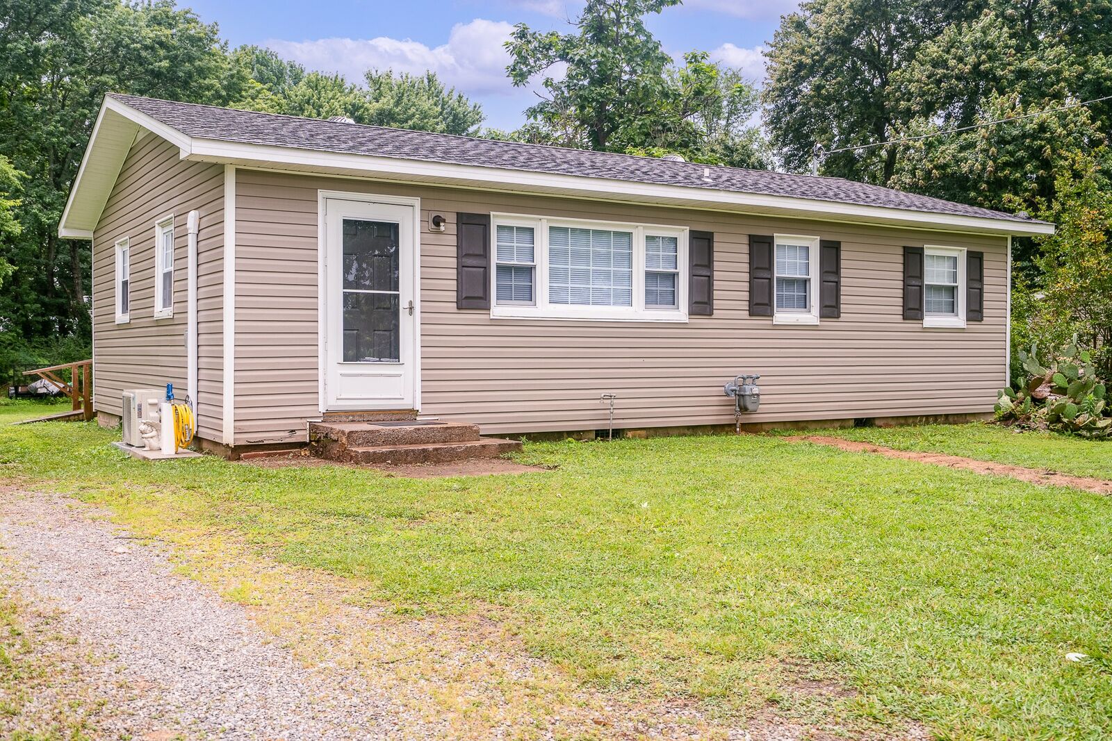 Property Photo: 502 N Main St TN 38469