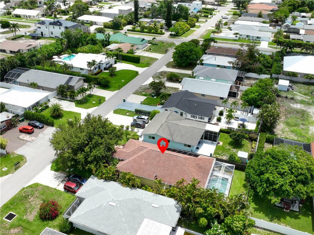 Property Photo: 725 95th Ave N FL 34108