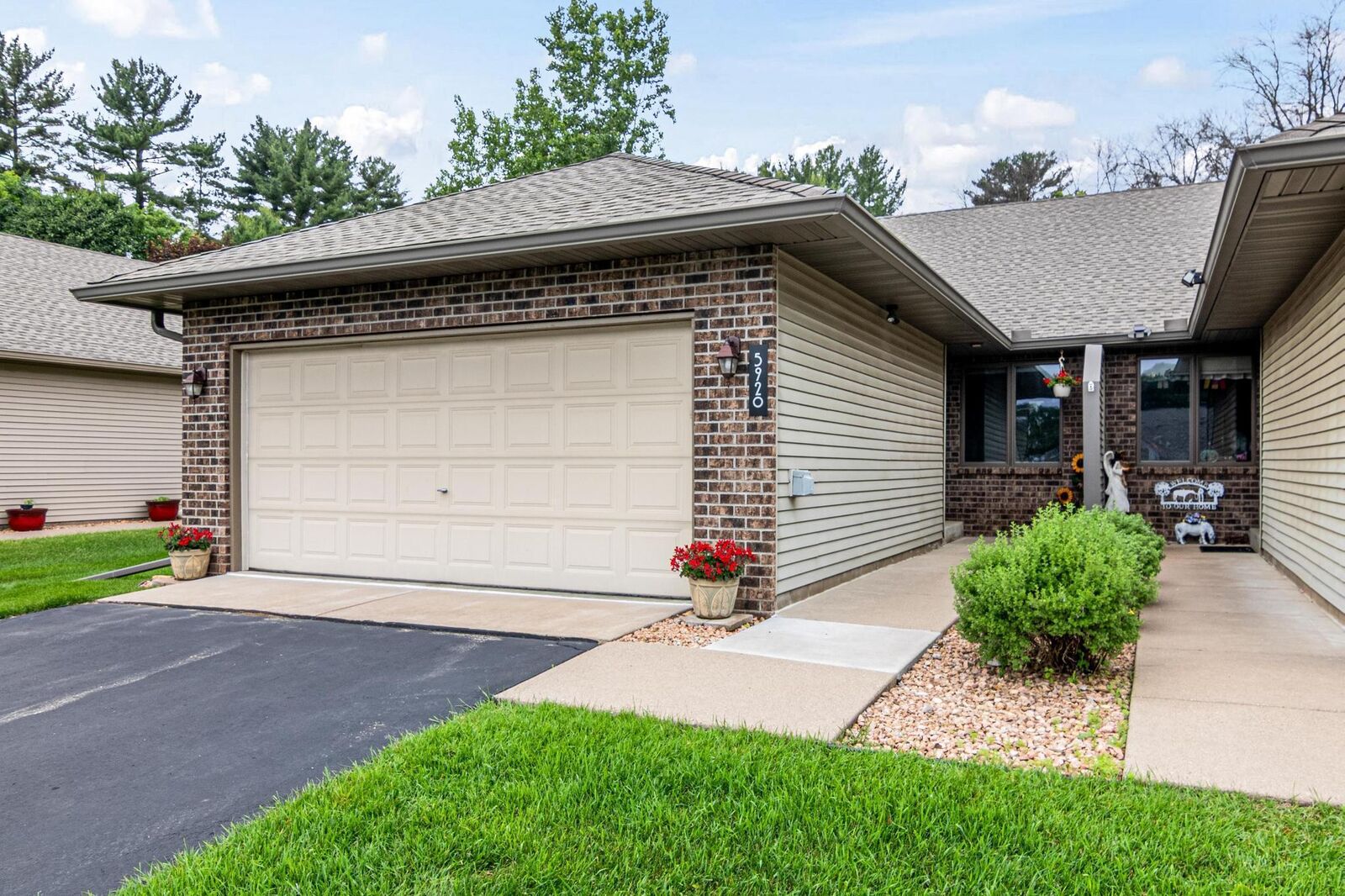 Property Photo: 5920 Oxboro Avenue N MN 55082