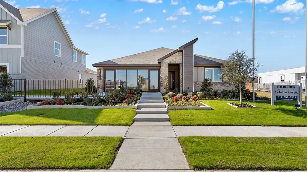 Property Photo: 1525 Central Park Drive TX 76009