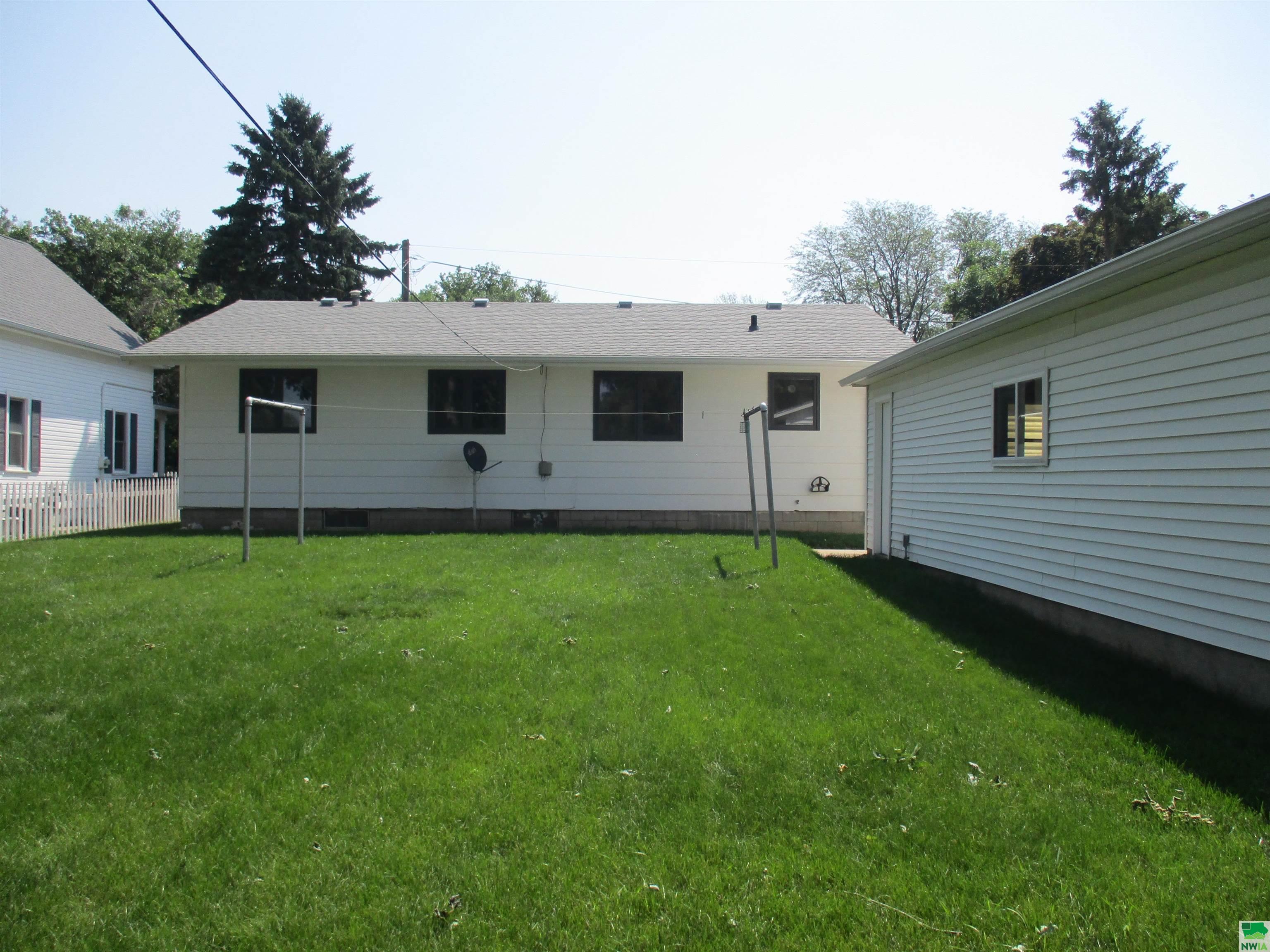 Property Photo: 1201 S Irene St IA 51106