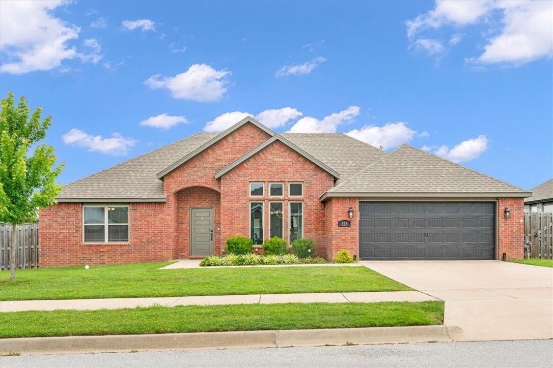 Property Photo:  328 N Otoe Street  AR 72730 