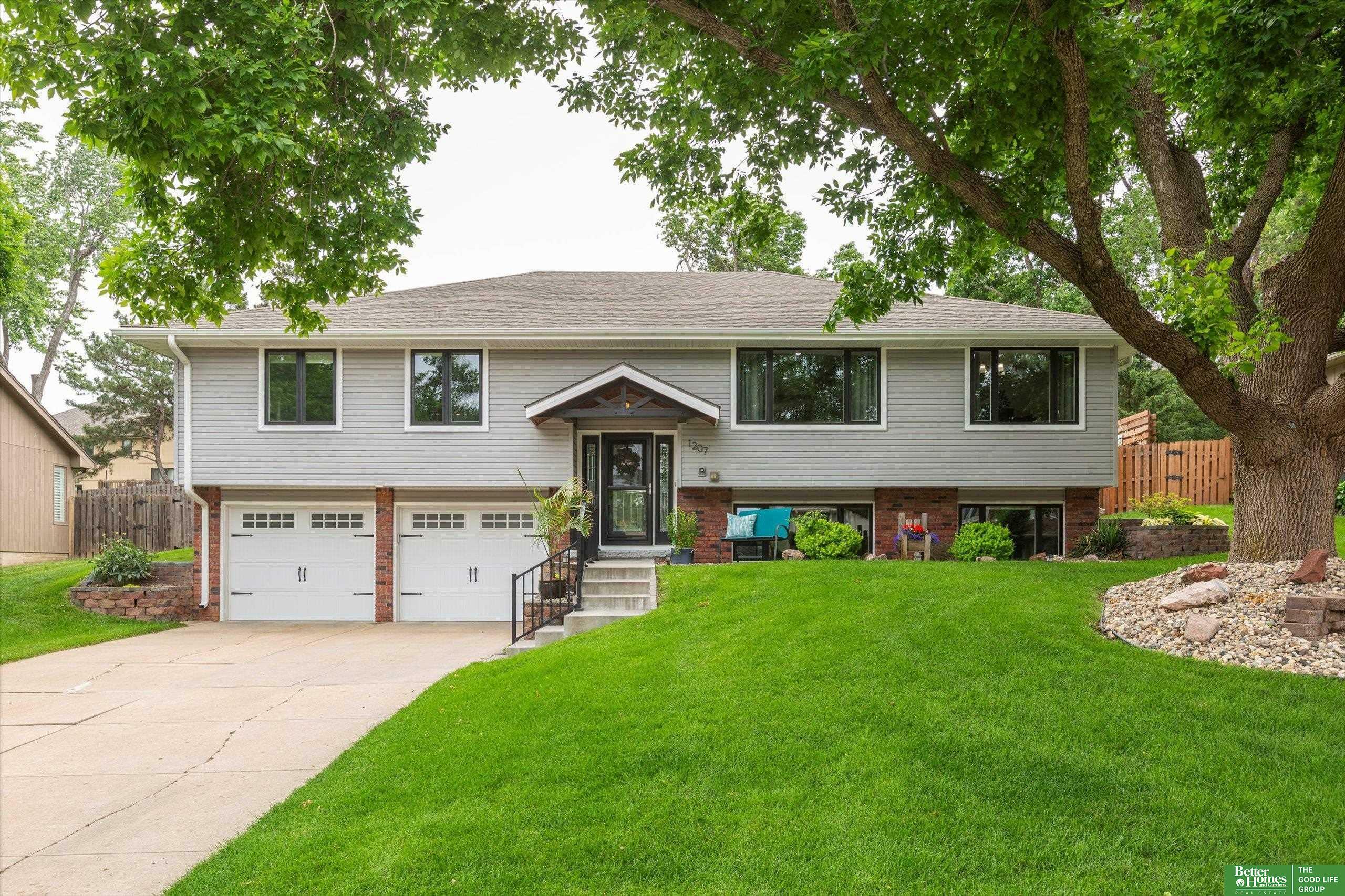 Property Photo:  1207 N 122 Street  NE 68154 