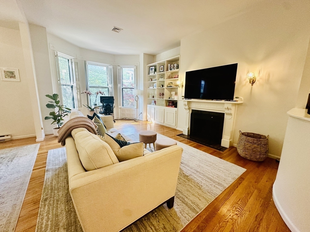 Property Photo: 333 Beacon St 3 MA 02116