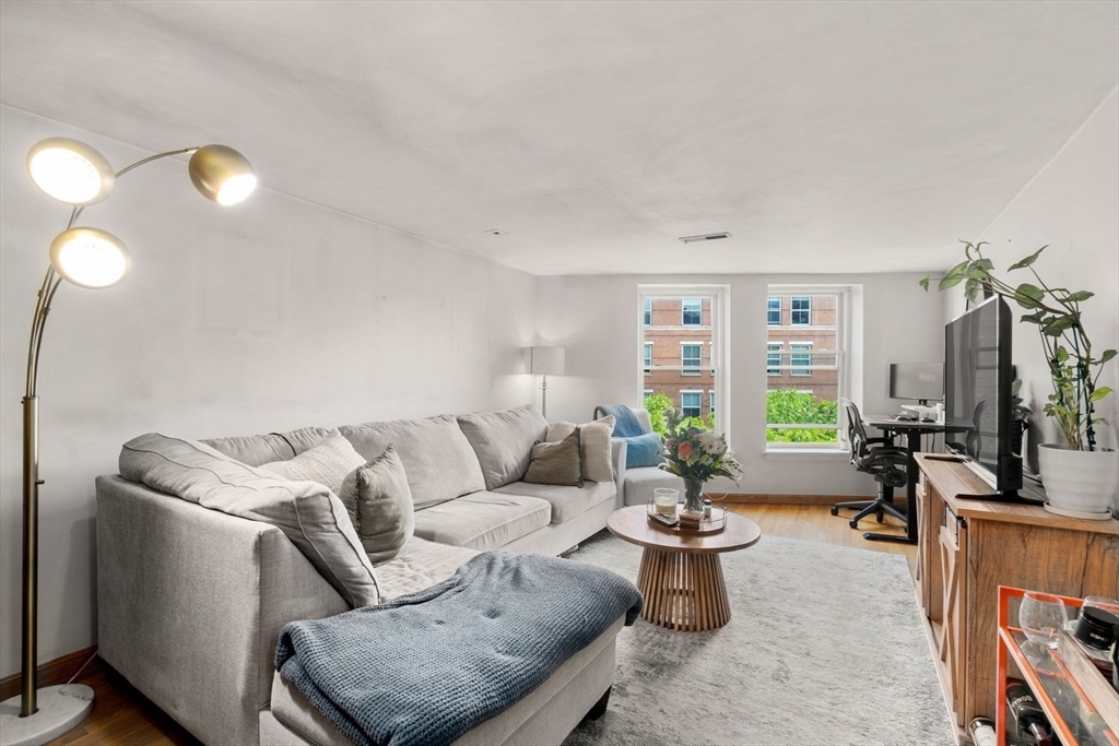 Property Photo: 386 Commercial Street 4E MA 02109