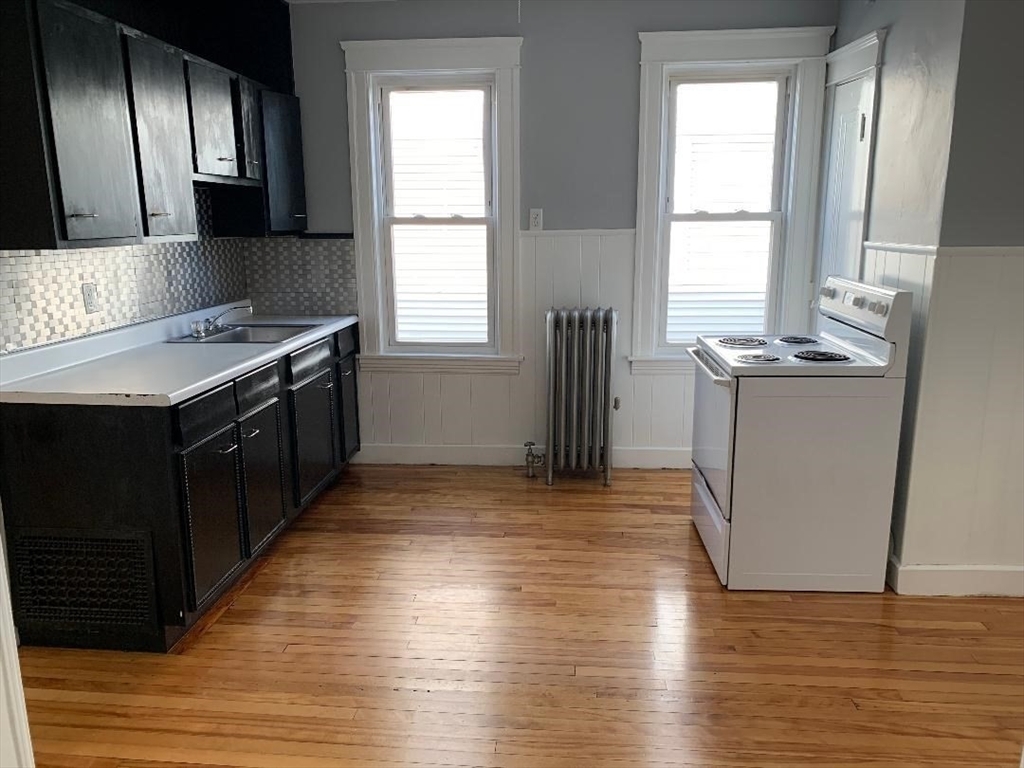 Property Photo:  323 Lincoln Street 1L  MA 01605 