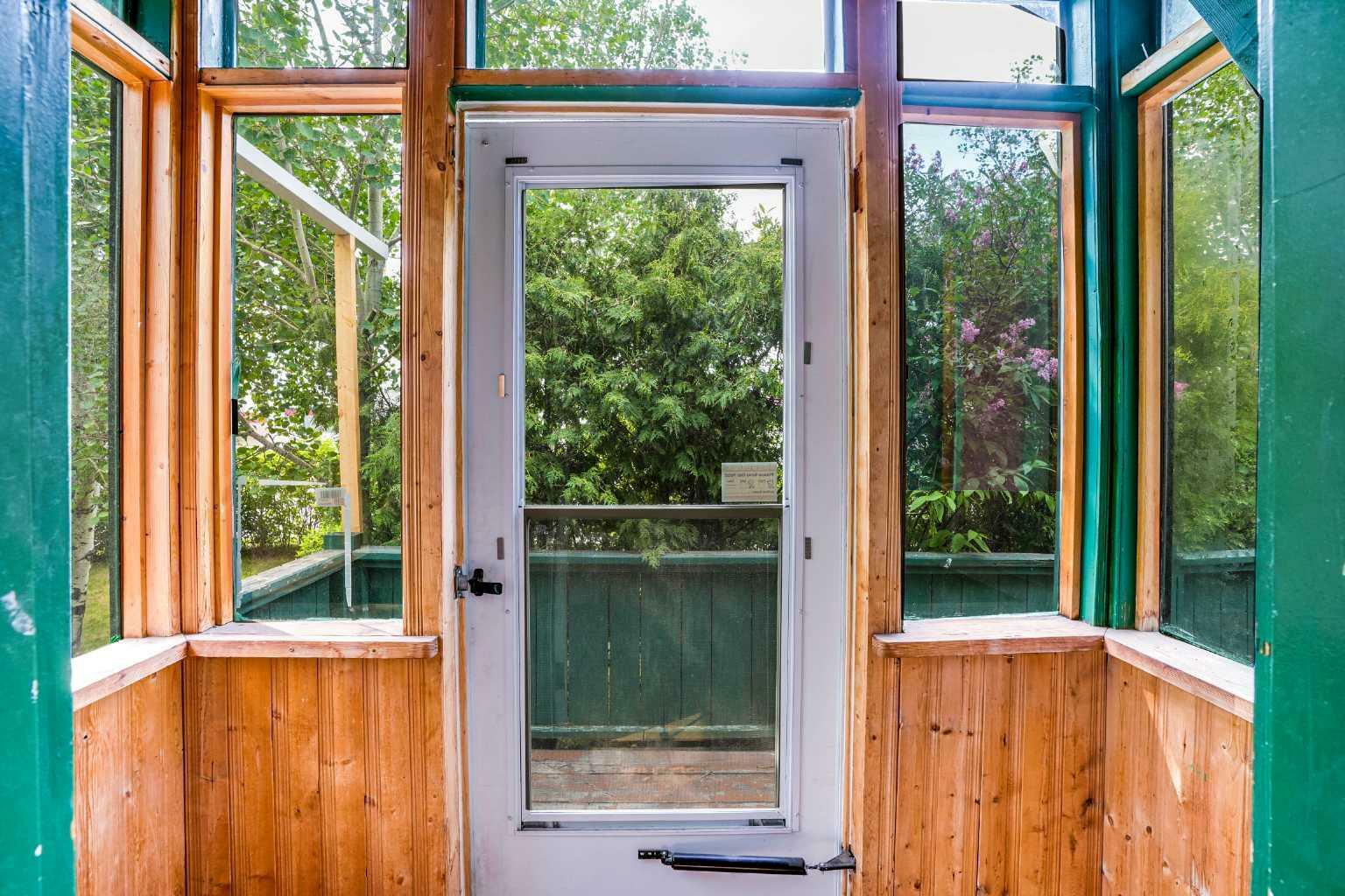 Property Photo: 540 17 Avenue NE AB T2E 1M1