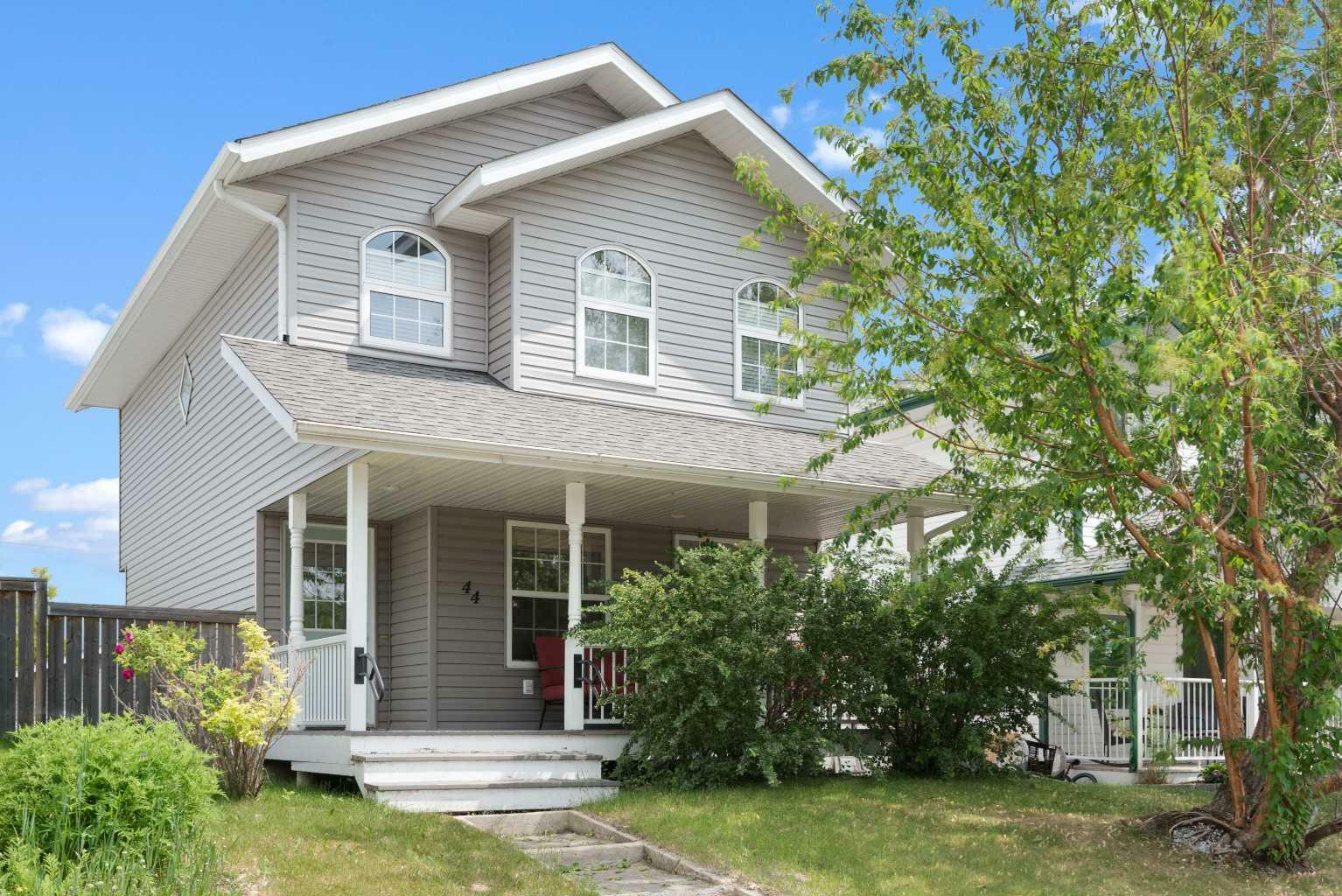 44 Country Ridge Close  Lacombe AB T4L 2H1 photo