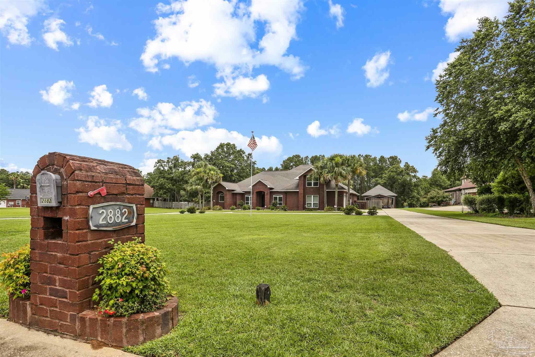 Property Photo: 2882 Tunnel Rd FL 32571