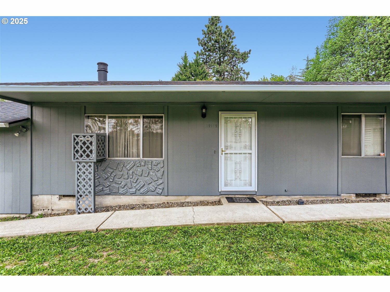 Property Photo:  12172 SE Beckman Ave  OR 97222 