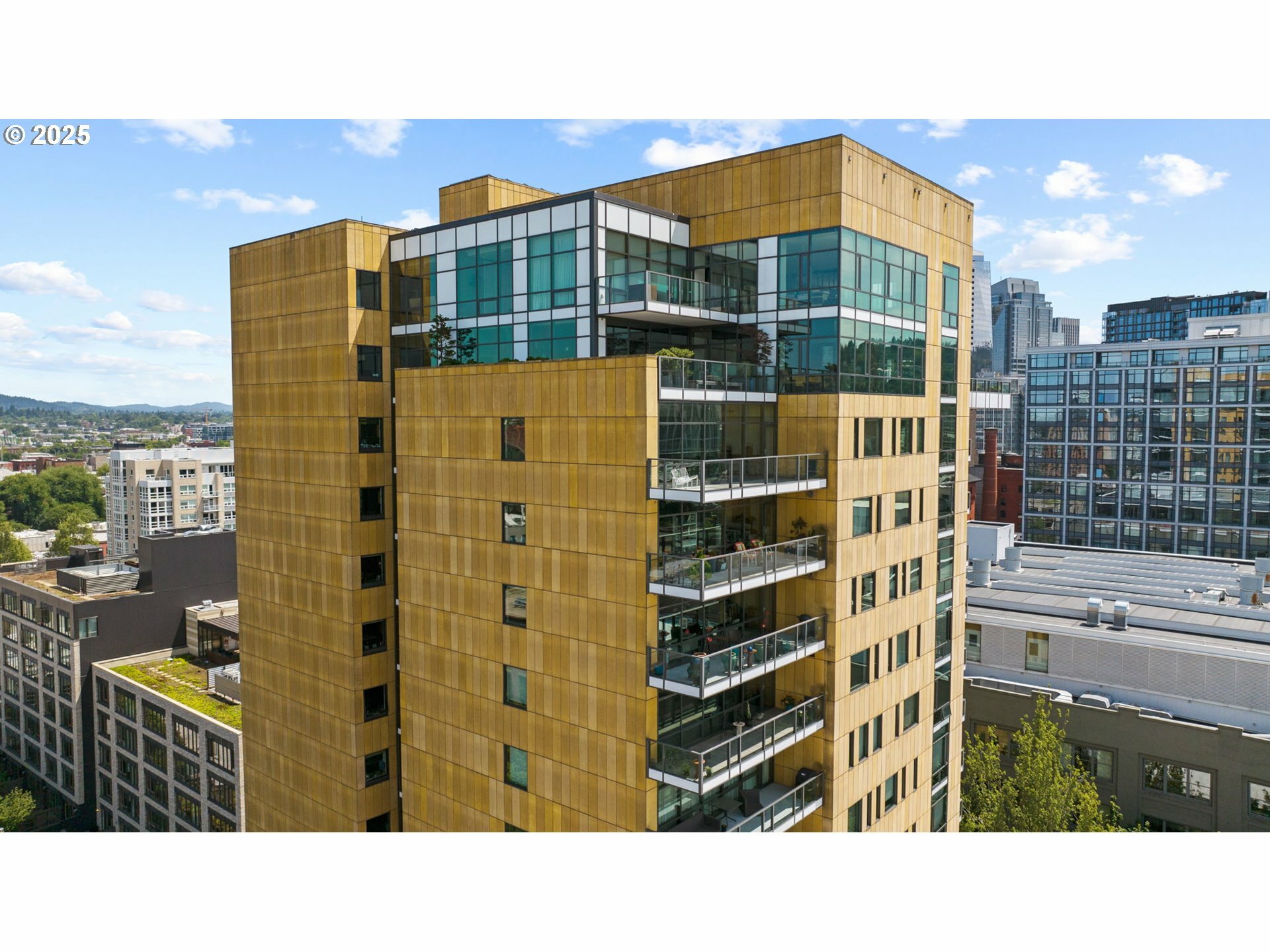 Property Photo: 311 NW 12th Ave 1404 OR 97209