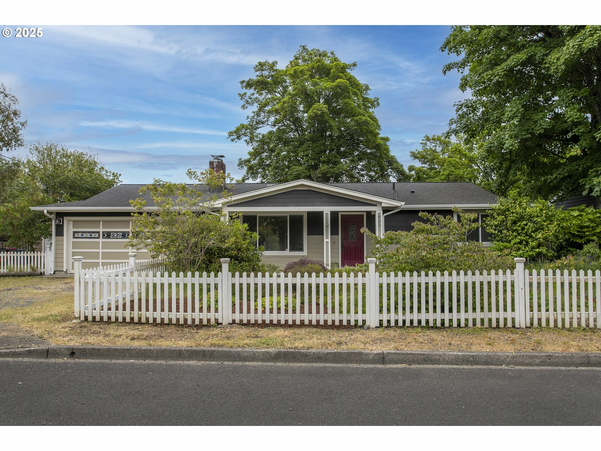 Property Photo: 821 13th Ave OR 97138