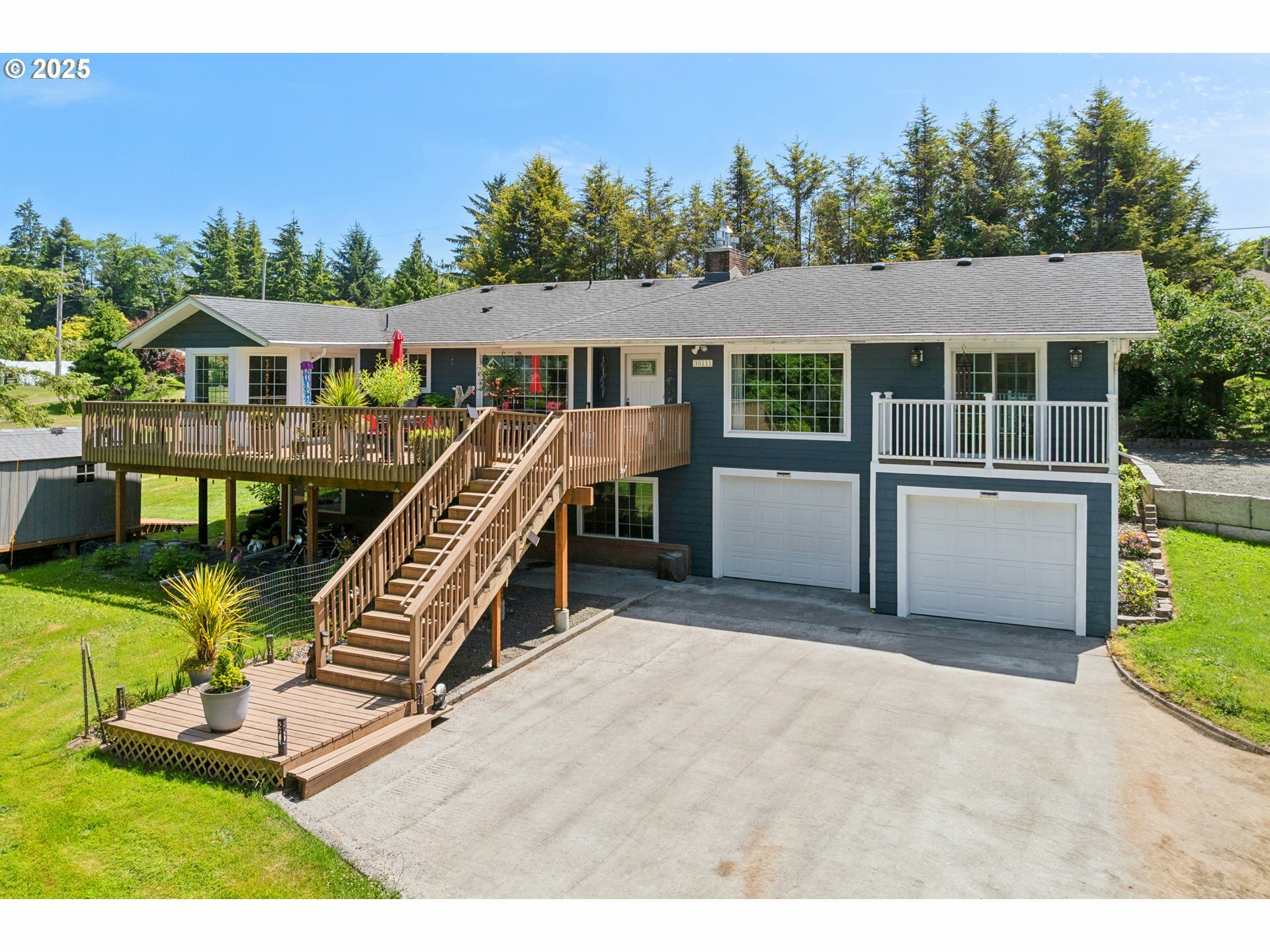 Property Photo: 35111 Jefferson Ln OR 97103